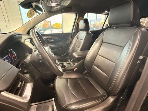 Used 2024 GMC Terrain SLT image 12