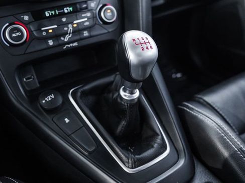 Used 2018 Ford Focus ST w/ Equipment Group 401A image 10