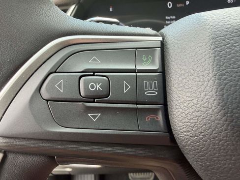 Used 2024 Jeep Grand Cherokee Altitude RWD image 11