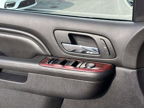 Used 2014 Cadillac Escalade Premium image 17