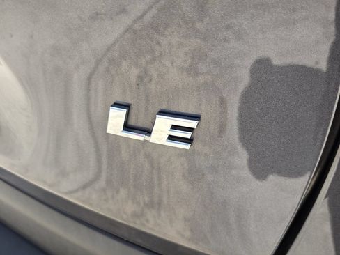 Used 2022 Toyota RAV4 LE FWD image 15