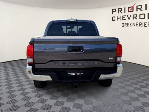 Used 2018 Toyota Tacoma TRD Off-Road AWD/4WD image 7