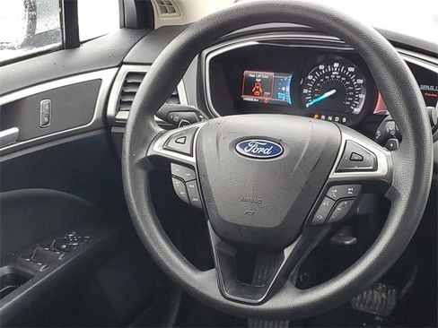 Used 2020 Ford Fusion SE image 24