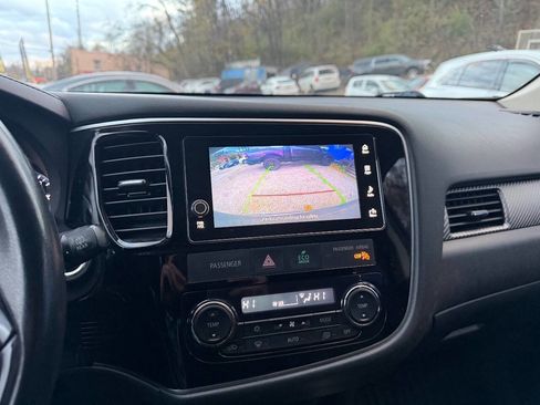 Used 2017 Mitsubishi Outlander SE image 20