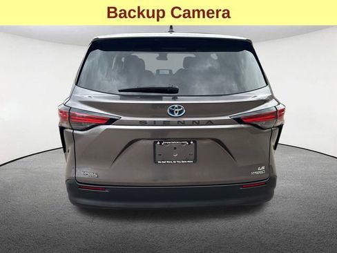 Used 2022 Toyota Sienna LE image 10