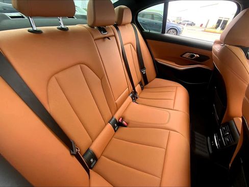 Used 2023 BMW 330i Sedan w/ Premium Package image 19