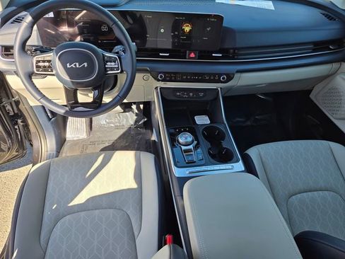 New 2026 Kia Carnival EX FWD image 25