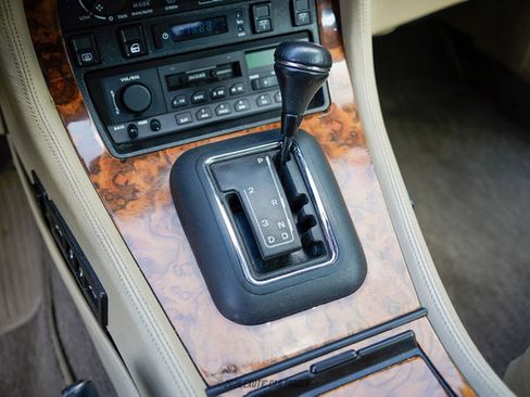Used 1988 Jaguar XJ Vanden Plas RWD image 39