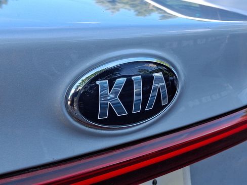 Used 2019 Kia Forte LXS FWD image 3