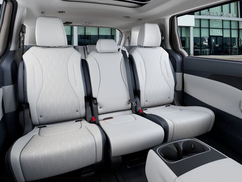 New 2026 Kia Carnival SX w/ SX Dark Edition Package FWD image 17