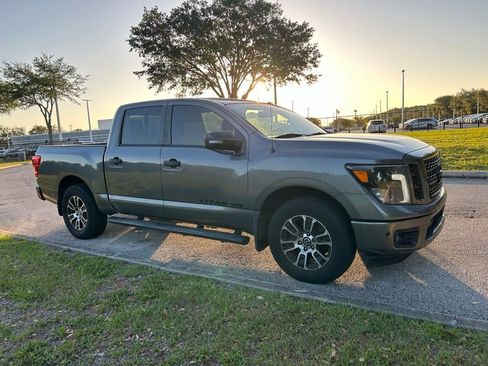 Used 2018 Nissan Titan SV w/ SV Convenience Package RWD image 8