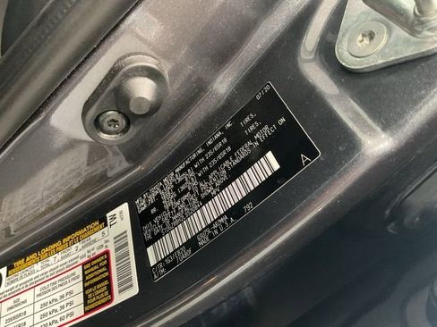 Used 2020 Toyota Highlander XLE image 25