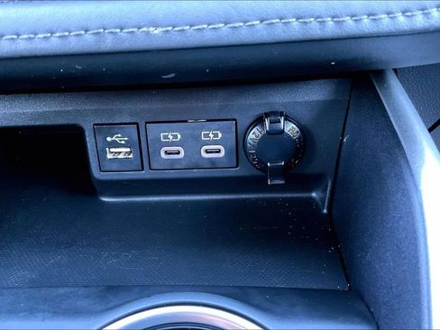 Used 2024 Toyota Highlander LE image 32