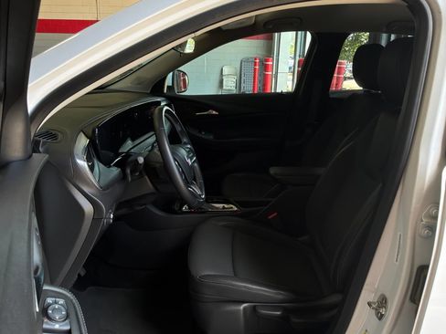 Used 2025 Buick Encore GX Preferred FWD image 9