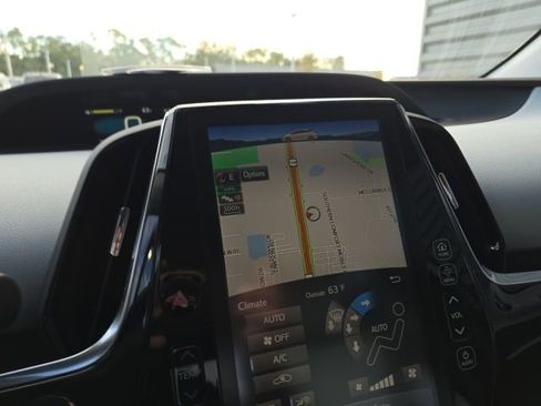 Used 2019 Toyota Prius L Eco image 10