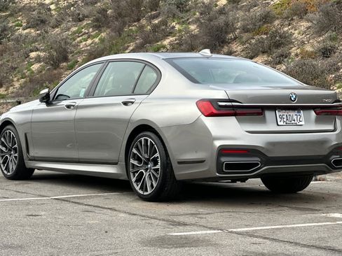 Used 2022 BMW 740i w/ M Sport Package image 7