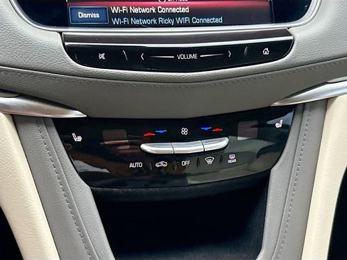 Used 2018 Cadillac XT5 Luxury w/ Driver Awareness Package FWD image 17