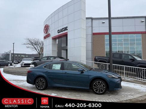 New 2026 Toyota Camry SE image 1