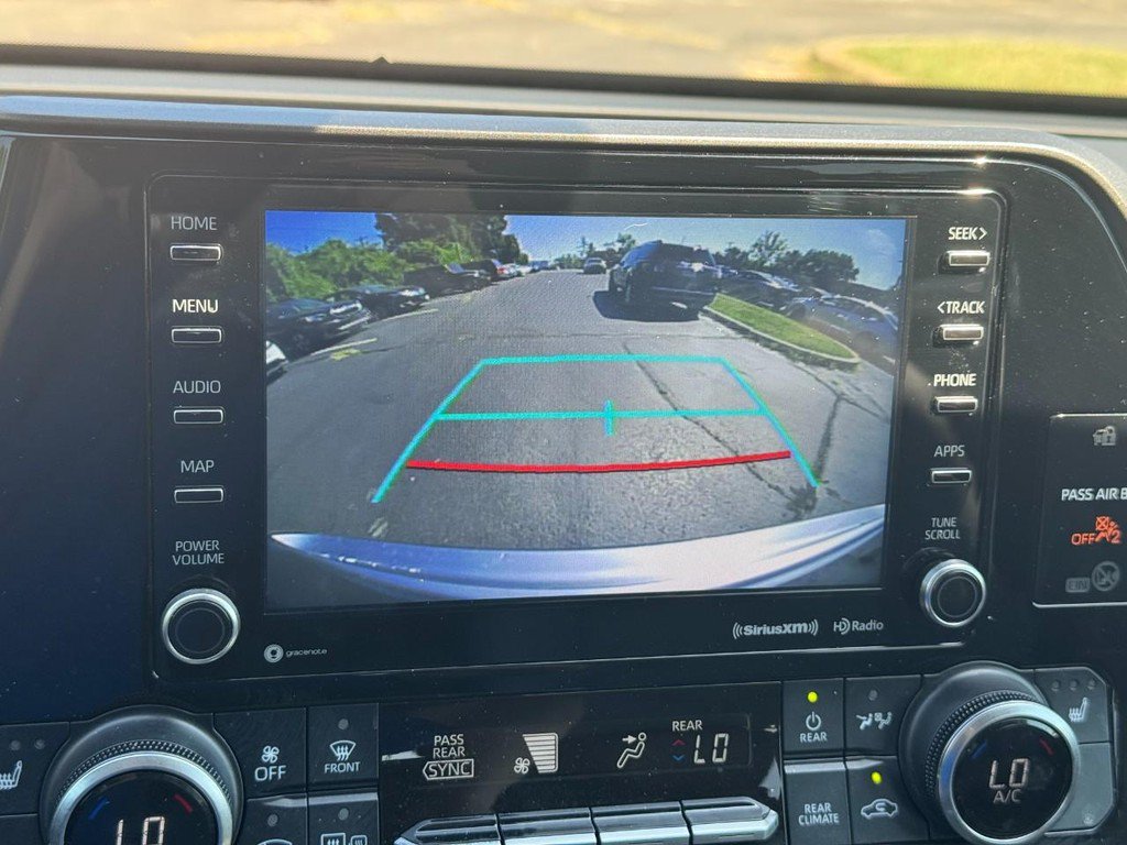 Used 2022 Toyota Highlander XLE AWD/4WD image 31