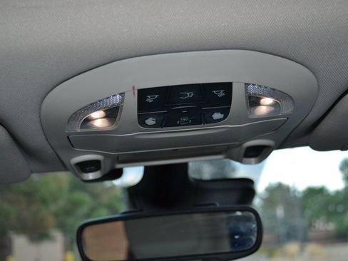 Used 2017 Chrysler Pacifica Limited FWD image 30