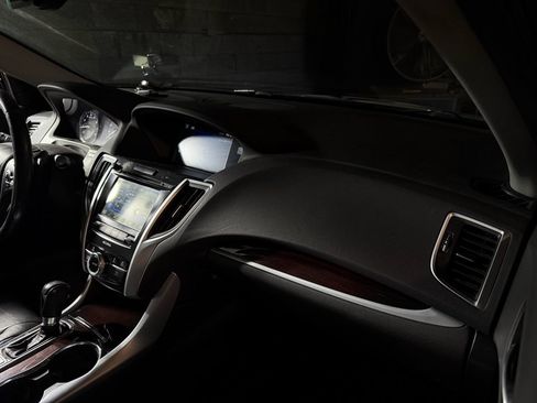 Used 2017 Acura TLX w/ Technology Package FWD image 19