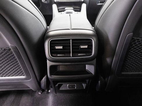 Used 2025 Mercedes-Benz GLE 450e 4MATIC w/ AMG Line Exterior image 30