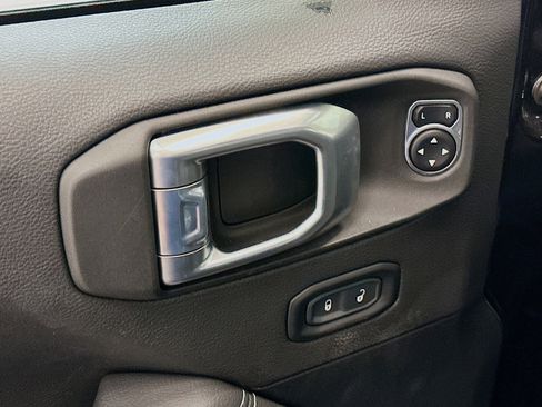 Used 2021 Jeep Wrangler Sahara image 15