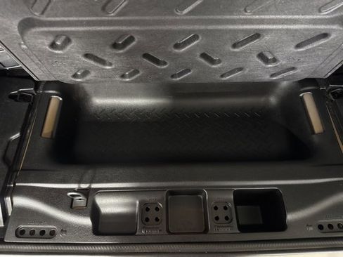 Used 2015 Jeep Wrangler Unlimited Sahara image 29