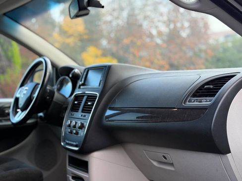 Used 2016 Dodge Grand Caravan SE w/ Quick Order Package 29E SE image 4