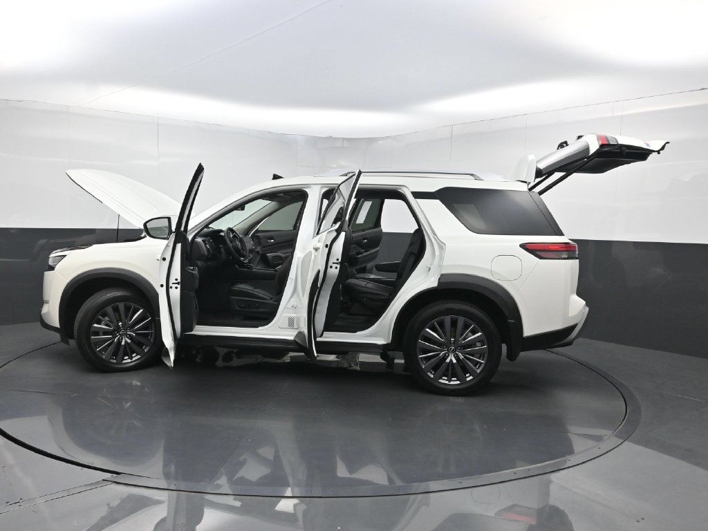 Used 2024 Nissan Pathfinder SL w/ SL Premium Package FWD image 39