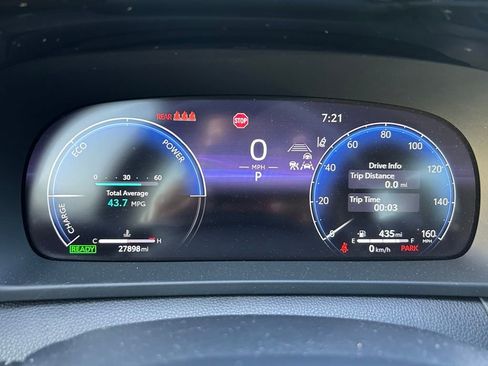 Certified 2025 Toyota Crown Signia AWD/4WD image 24