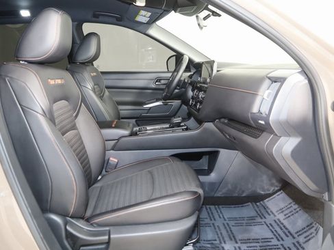 Used 2024 Nissan Pathfinder Rock Creek image 11