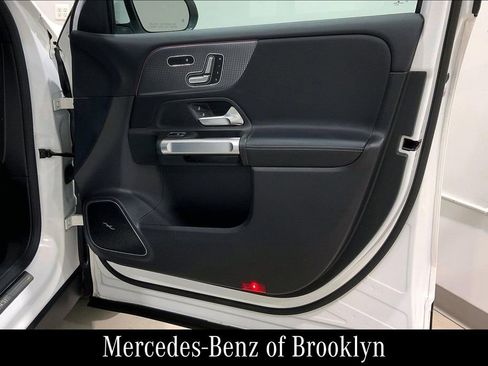 Used 2021 Mercedes-Benz GLB 250 GLB 250 image 26