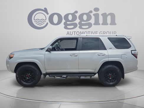 Used 2017 Toyota 4Runner SR5 Premium AWD/4WD image 2