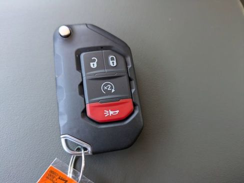 New 2026 Jeep Gladiator Mojave w/ Technology Group AWD/4WD image 32