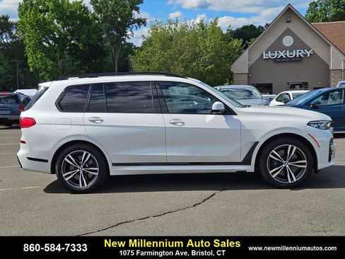 Used 2021 BMW X7 M50i image 5