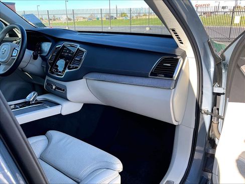 Used 2022 Volvo XC90 T8 Inscription w/ Advanced Package AWD/4WD image 19