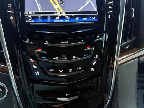 Used 2016 Cadillac Escalade Luxury AWD/4WD image 20