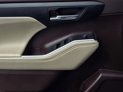 Used 2022 Toyota Highlander XLE image 20