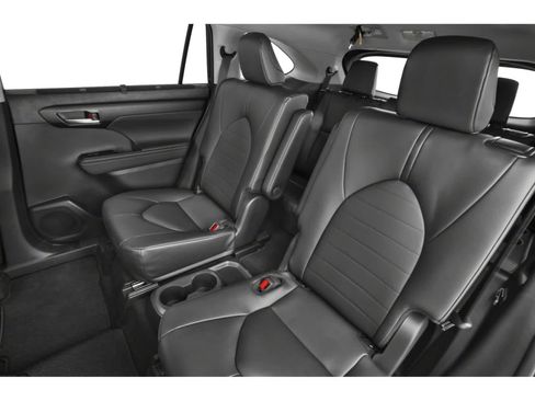 Used 2026 Toyota Highlander XLE AWD/4WD image 8