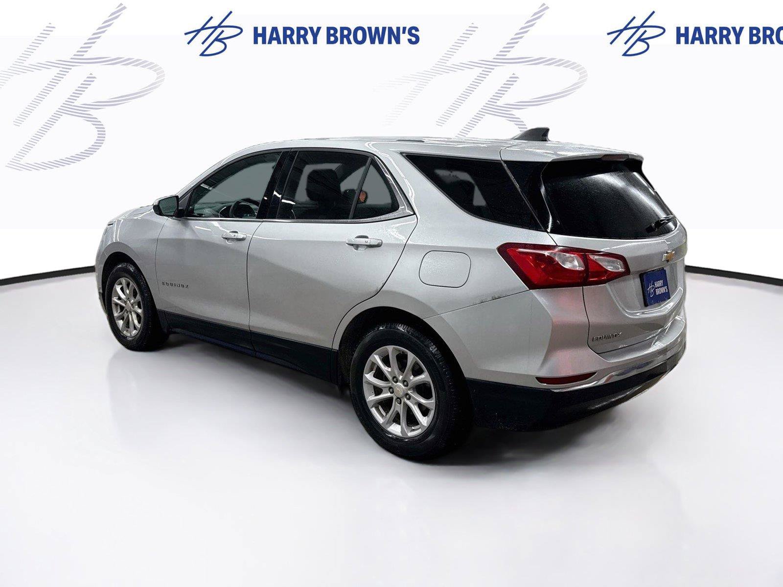 Used 2019 Chevrolet Equinox LT FWD image 2
