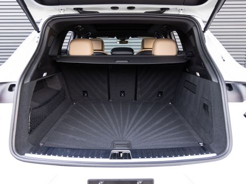 New 2025 Porsche Cayenne image 29