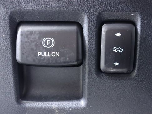 Used 2022 Ford F150 Lightning Lariat image 10