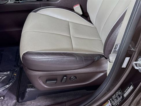 Used 2017 Kia Sedona SX Limited image 24