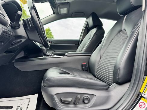 Used 2019 Toyota Camry SE FWD image 16