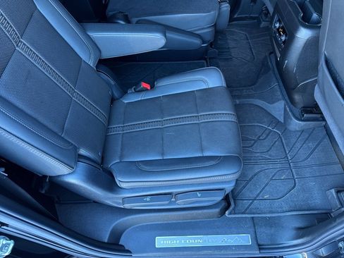 Used 2025 Chevrolet Suburban High Country image 15