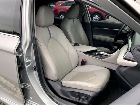 Used 2024 Toyota Camry XLE image 9