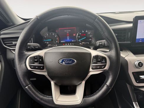 Used 2022 Ford Explorer XLT AWD/4WD image 16
