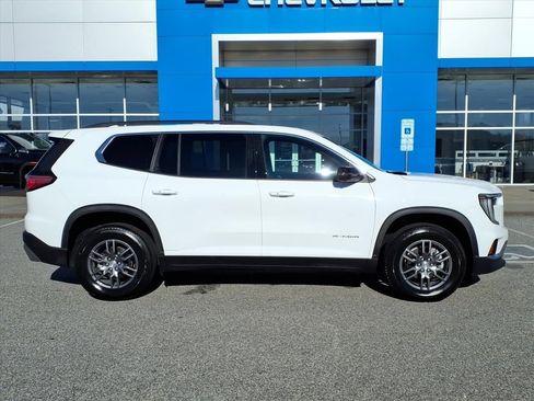 Used 2025 GMC Acadia Elevation image 2