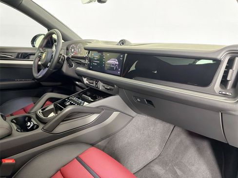 Certified 2026 Porsche Cayenne S AWD/4WD image 28